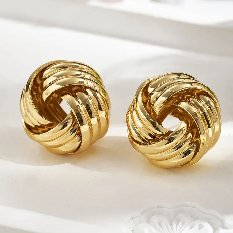 Golden Knot Studs 18x18mm